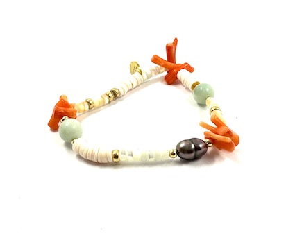 Bracelet plaqué or élastique, nacre, corail et pierres