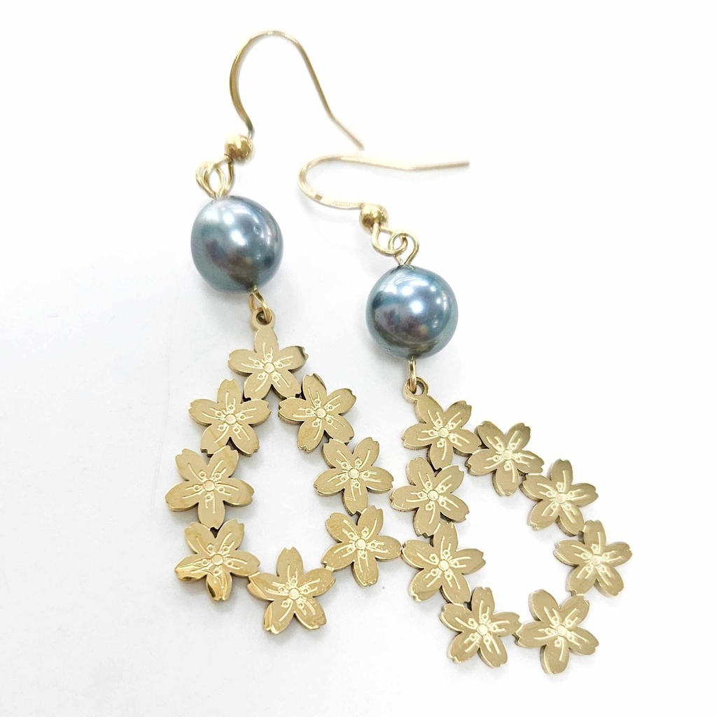 BOUCLES D OREILLES GOUTTE FEURS SAKURA ET PERLE  - Acier doré