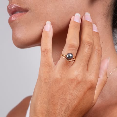 BAGUE V STRASS plaqué or + perle