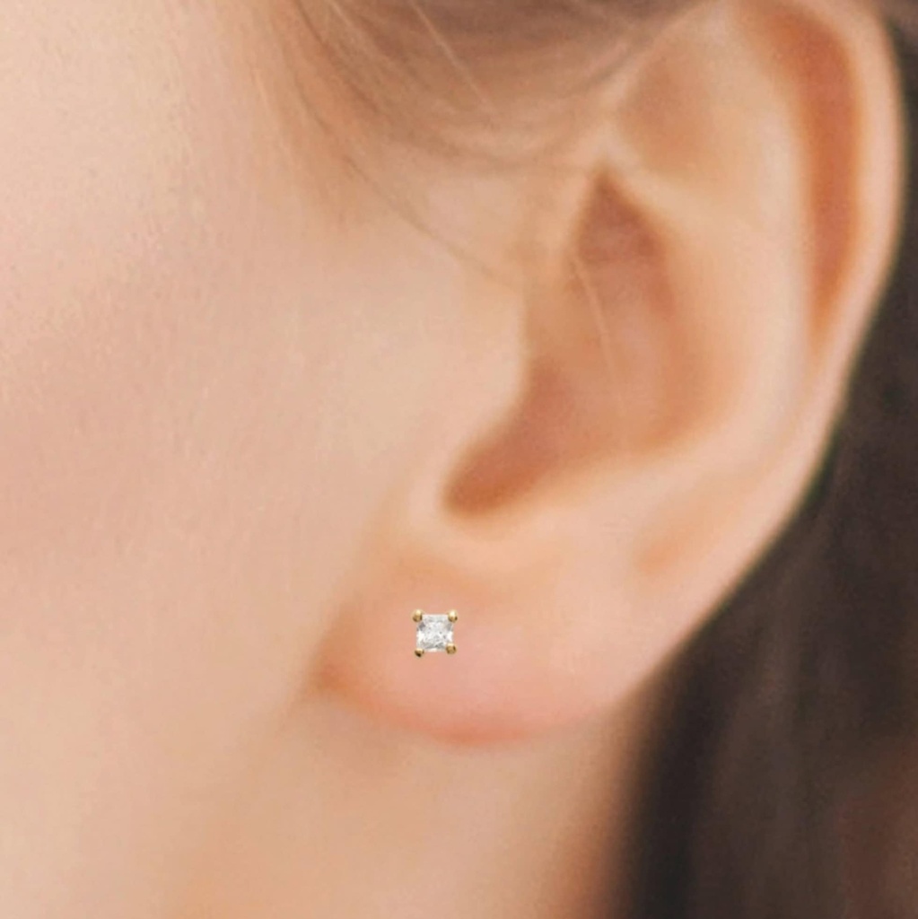 STUDS CARRE ZIRCONS SERTI GRIFFE - PLAQUE OR