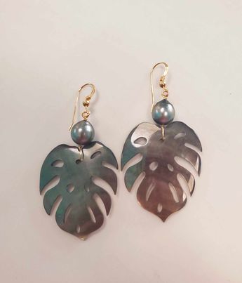 Boucles d'oreilles grande nacre APE + perle - plaqué or