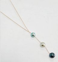 [COGF3P] Collier Pendentif 3 Perles dans décolleté