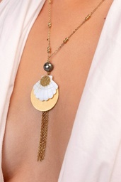 [STJAK] PENDENTIF LONG PERLE + NACRE ST JACQUES ET POMPON - ACIER DORE